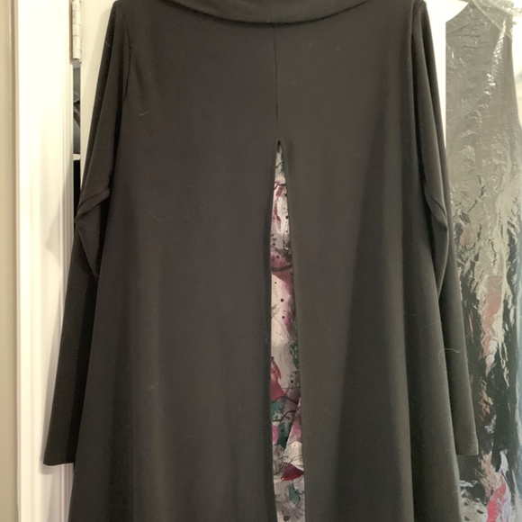 Sympli 16 black long sleeved back slit top - Picture 6 of 7